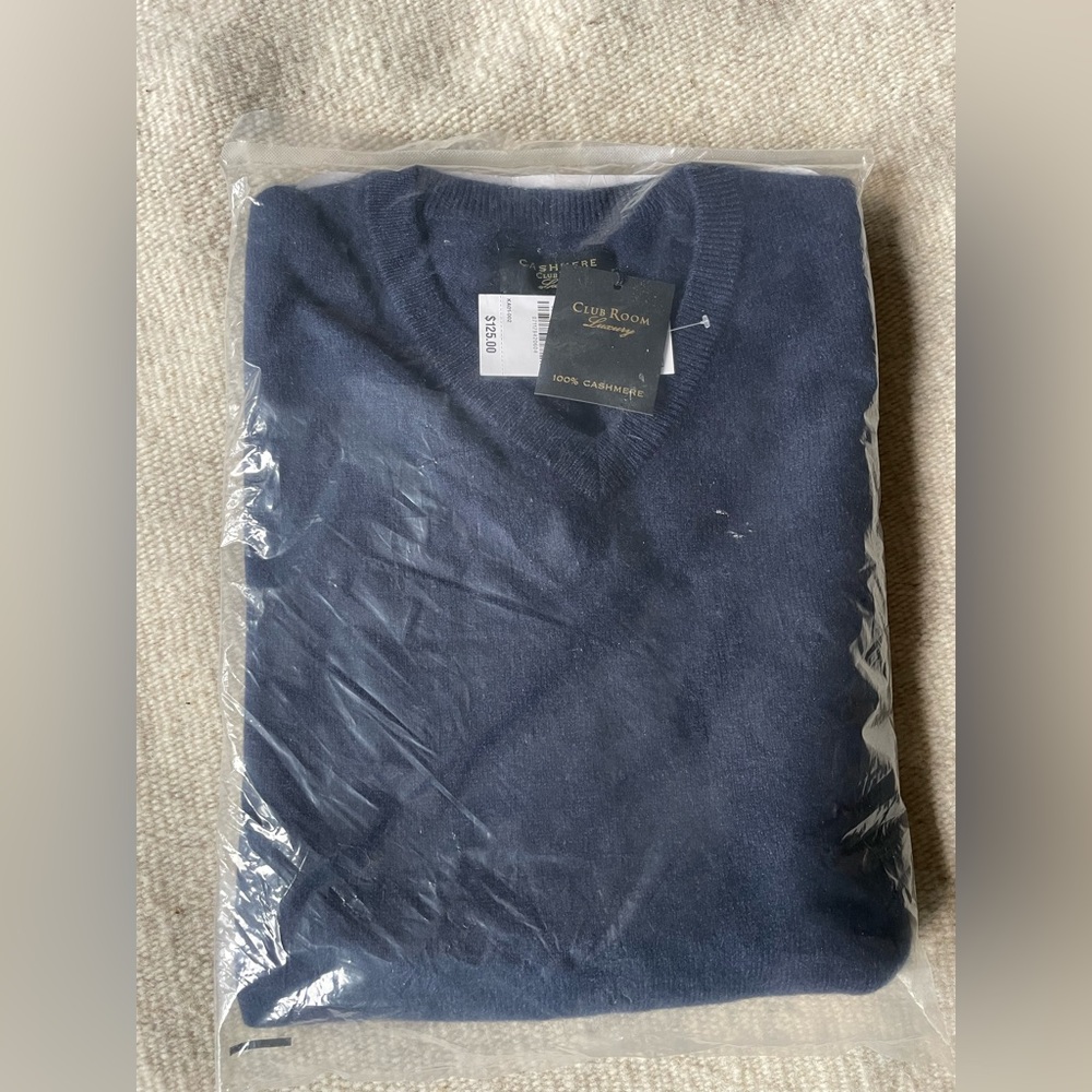 Men’s Navy V Neck Cashmere Sweater NWT